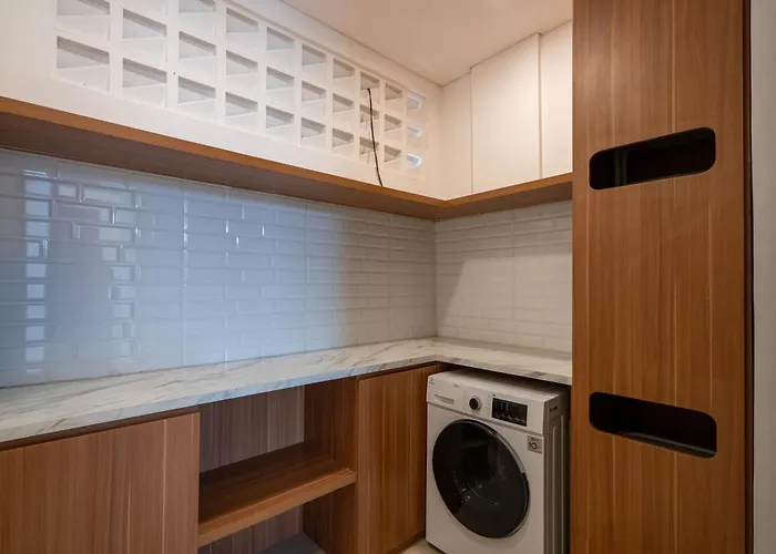 2br Modern Near Airport